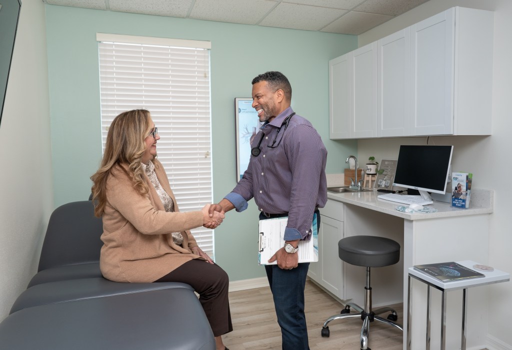 Why Is Dr. Christopher Davis Considered a Top Cardiologist in Sarasota? 25 Reasons and the Extra Benefits of Reveal Vitality’s Wellness&nbsp;Center